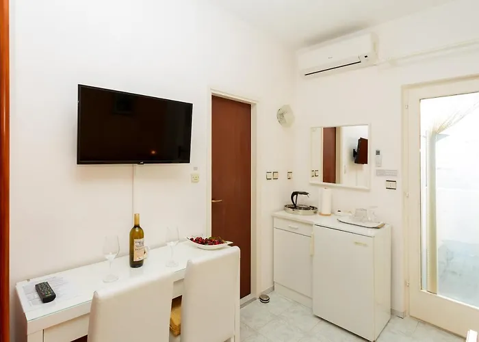 Balic - Zf Hvar Guest house 3*