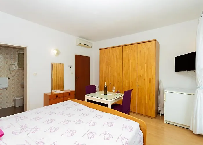 Balic - Zf Hvar Guest house 3*